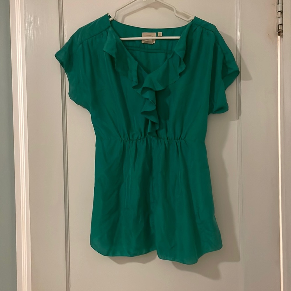 Green Anthropologie Silk Ruffle top/tunic Size 4 Holiday!